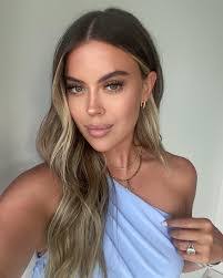 Carly Redmond's Instagram, Twitter & Facebook