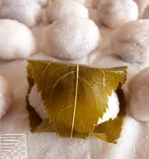 Printemps Acte Ii La Folie Des Cerisiers En Fleur Sakura Mochi Cuisine En Bandouliere Mochi Sucreries Saines Bonbon Japonais