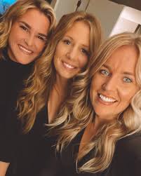 Karli (@hairbykarlibrown) • Instagram photos and videos