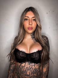Tattoo girl xoxox - Fleshbot