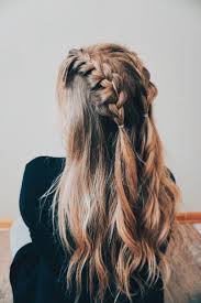 Stars like kim kardashian and jennifer lawrence can often be seen with this gorgeous haircut. Pin By Reagan Goodwin On Hair Makeup Hair Styles Medium Hair Styles Braided Hairstyles