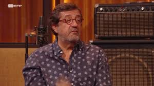 Ar de rock é o álbum de estreia de rui veloso, lançado em 1980.todas as letras escritas por rui veloso e carlos tê exceto sei de uma componesa e donzela. Alta Fidelidade Episodio 8 De 12 Set 2020 Rtp Play Rtp