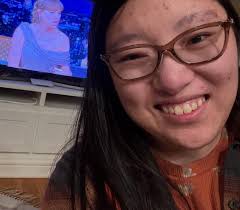 Guys, I just maybe found the cutest piece of bedding ever! A brand of  bedding often found at Home Goods, London Kaye, just released 2 Taylor  Swift friendship bracelet beddings! I love