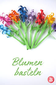 Blumen Basteln Zur Fruhlingsdeko Einfache Anleitung Im Video Schritt Fur Schritt Blum Blumen Basteln Aus Papier Blumen Basteln Fruhlingsdeko Basteln Blumen