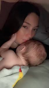 I love my clingy baby 😅🤣 these videos are 2 months apart 😭#clingy #baby  #mamasboy