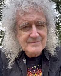 Peter Freestone (friend and long term PA) explained in an interview with  'Rock'n'roll News' that he would like to shift public attention to Freddie  Mercury's fortitude rather than his health. "It was