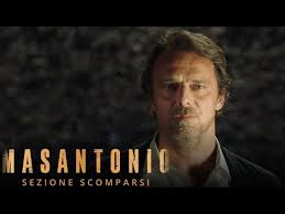 Forse è un poliziotto, forse lo è stato, ha un passato oscuro di. Masantonio La Nuova Serie Con Alessandro Preziosi Donna Moderna
