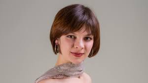 Below is a wedge cut on a straight hair. How To Cut The Dorothy Hamill Wedge Haircut