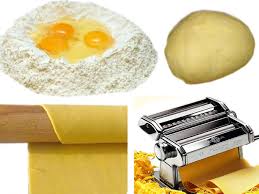 Lavorate il vostro pezzo con un po' di farina e iniziate a passarlo a macchina a spessore minimo. Ricetta E Consigli Sulla Pasta Fresca All Uovo Alimentipedia It