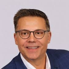 Lisa Eckard's Instagram, Twitter & Facebook