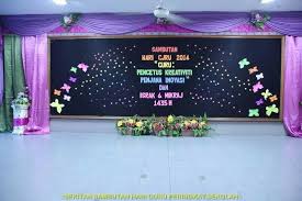 Selepas itu, dewan sekolah kelihatan 看起来 bersih dan cantik seperti istana. Backdrop Sekolah