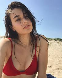 Wallpaper hd of jessica clements, brunette, model, bananas. Jessica Clements Jessica Clement Bikini Beauty Jess Clement