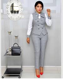 En quête d'une touche de fantaisie ? L Image Contient Peut Etre 1 Personne Classy Work Outfits Work Outfits Women Fashionable Work Outfit