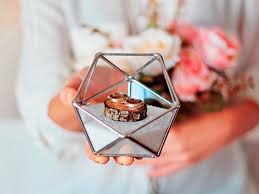 Descubre las últimas tendencias en anillos de boda. Porta Anillos Para Tu Boda Ideas Para Presentar Los Aros De Matrimonio