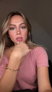 Anna Tobias (@user9665348148119)