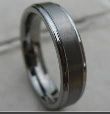 Mens Tungsten Wedding Bands This Looks Like Alex S Ring Cincin Kawin Pria Cincin Perkawinan Cincin Kawin