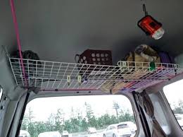 家中のデッドスペース有効活用に ワイヤーネットを使ってみませんか 使えるアイディアを集めてみましたので 参考にしてみてくださいね 車 便利 車 収納 100均 diy