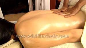 Girl gets a body massage at spa in Indian Himalaya - YouTube