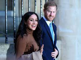 During last night's oprah with meghan and harry interview, we got to see a sweet clip of meghan and archie, filmed by harry, going for a walk and playing with their dogs on the beach. Meghan Markle Prince Harry Help Tutor A Teen For Virtual School