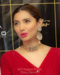 Zain Farooqi's Instagram, Twitter & Facebook