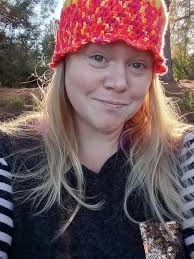 You asked, and we heard: Announcing short-wavelength light-blocking contact  lenses from ROKA: https://roka.com/pages/winddown-contacts PMID: 412025