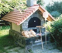 Kombinieren sie die beliebten grillabende mit etwas italienischem flair und einem romantischem feuer, indem sie einen holzofen im garten aufstellen. Pin Auf Garten