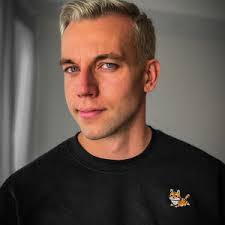 Devin Chang's Instagram, Twitter & Facebook