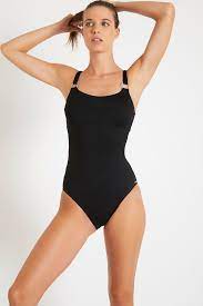Comme tous les vêtements, le maillot de bain suit la mode. Maillot De Bain Une Piece Pour Femme Livia Allure Lavandou Uni Noir Livia