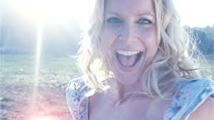 There are two commentary tracks for your listening pleasure, but unfortunately there is not much the second track features cast members sheri moon zombie, sid haig, and bill moseley. The Devil S Rejects 2005