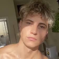 Jessica Mcvay's Instagram, Twitter & Facebook