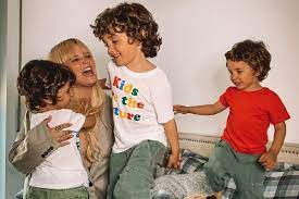 Carolina deslandes estava completamente enganada quanto à atenção dos filhos relativamente às suas canções. Carolina Deslandes Sobre Os Filhos Tenho De Fazer Mais Um