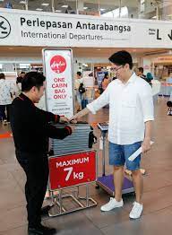 On top of the free cabin allowance, passengers are allowed to carry 01 bag of duty free in the cabin as accessories column above. Airasia Reinforces Carry On Bag Rules Economy Traveller