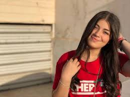 ^ الشيخ عبدالقادر الكيلاني رؤية تاريخية معاصرة د/جمال الدين فالح الكيلاني،مؤسسة مصر ،بغداد،2011. Ù„ÙŠÙ„Ù‰ Ø§Ø­Ù…Ø¯ Ø²Ø§Ù‡Ø± ØªØ´ÙƒØ± Ù‡Ø´Ø§Ù… Ø¬Ù…Ø§Ù„ Ù„Ø¥Ø¸Ù‡Ø§Ø± Ù…ÙˆÙ‡Ø¨ØªÙ‡Ø§ Ø§Ù„ØºÙ†Ø§Ø¦ÙŠØ© ÙˆØ§Ù„Ø£Ø®ÙŠØ± ÙŠØ±Ø¯ ÙØ®ÙˆØ± Ø¨ÙŠÙƒÙŠ Ù…Ø¬Ù„Ø© Ø§Ù„Ø¬Ù…ÙŠÙ„Ø©