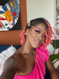 ISO someone who does box, Knotless or feed in braids that's available next  week