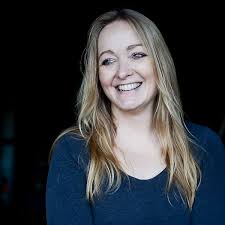 Murder in the Family : Hunter, Cara, Farley, Rupert, Armytage, Lisa, Mace,  Colin, Dowd, Olivia, Goode, James, Various Narrators: Amazon.com.mx: Libros