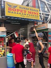 Banyak pilihan rumah makan padang. Makan Di Restoran Padang Legendaris Di Jakarta Apa Yang Disantap Tamara Bleszynski Lifestyle Liputan6 Com