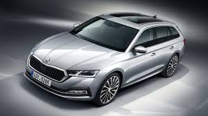 Unutrašnjost je prostrana, a veliki panoramski krov čini da prostor izgleda još veće. Nova Skoda Octavia Oficialne Vstupuje Na Cesky Trh Zatim Pouze Jako Kombi Liftback Dorazi Pozdeji Autoweb Cz