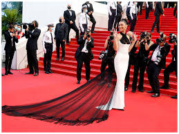 Le festival de cannes touche à sa fin ce samedi 17 juillet 2021. Red Carpet 9 Lavish Looks From Cannes Film Festival 2021 So Far