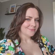 Kelly Beetham's Instagram, Twitter & Facebook