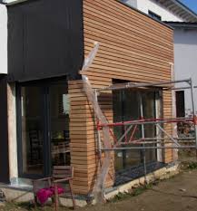 Fasadenverkleidung Haus Mit Larchenholz Bauanleitung Zum Selberbauen 1 2 Do Com Deine Heimwerke Holzverkleidung Haus Holzverkleidung Fassade Fassade Haus