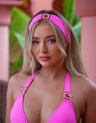 Amber Jepson's Instagram, Twitter & Facebook