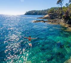 La Piscine Avec Vue En 2020 Maison Historique Hyeres La Provencale
