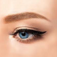 Le maquillage permanent a plusieurs buts. Modele Liner Maquillage Permanent Marinel Professionnel