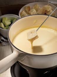 Fondue Au Fromage Suisse La Meilleure Ricardo Recipe Swiss Cheese Fondue Best Fondue Recipe Fondue Recipes