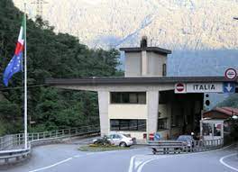 Op 12 november 1918 sloot de zwitserse bondsraad een verdrag met de koning van italië, victor emanuel iii van italië. Met De Auto Naar Italie Verkeerstips Zomer 2015 Italietips