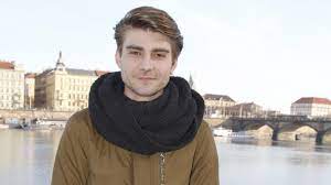 V seriálu přístav hráli milenecký pár a jiskra lásky ze seriálu přeskočila i do reálného života. Marek Lambora Ma Novou Pritelkyni Polibky V Centru Prahy Partnerka Andrea Promluvila O Tlaku Zivotvcesku Cz
