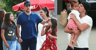 One of the things that attracted matt to luciana was her commitment to raising alexia as best as she could. Get Matt Damon Wife And Children Pictures Cante Gallery