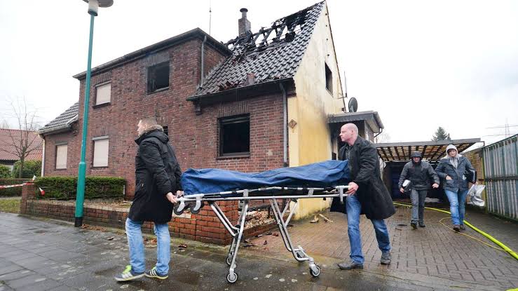 Fahndung: Sohn wollte mit Feuer Tod der Mutter verdecken