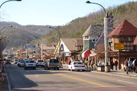 The Gatlinburg Strip Read More Information And Plan Your Gatlinburg Trip At Http Traveltogatlinburg C Pigeon Forge Attractions Tennessee Vacation Gatlinburg