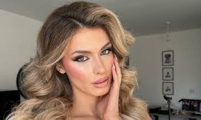 Katie Pinto's Instagram, Twitter & Facebook